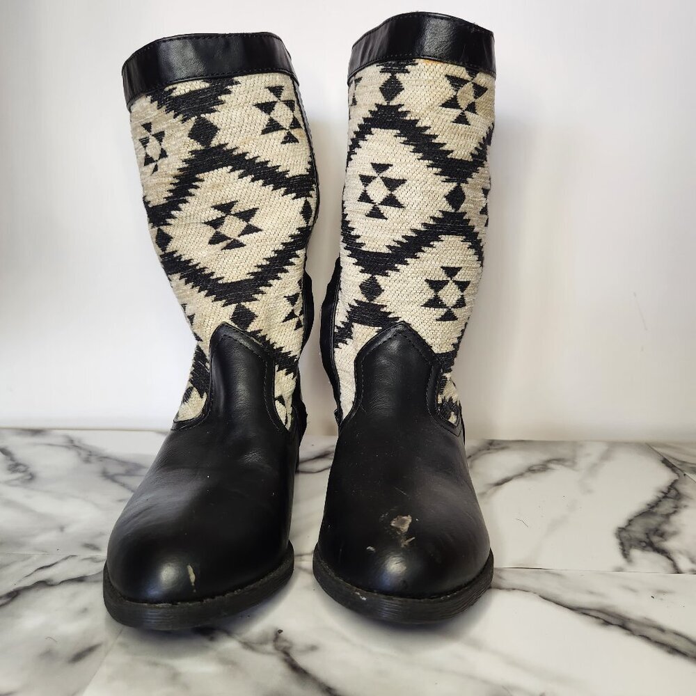 FOREVER 21 WOMENS SIZE 7 - 7.5 LOW HEEL BOOTS